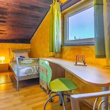 Apartment 5 Bedroom Lovely In Medulin