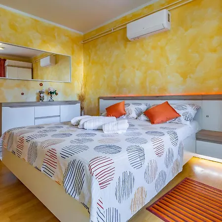 5 Bedroom Lovely In Medulin