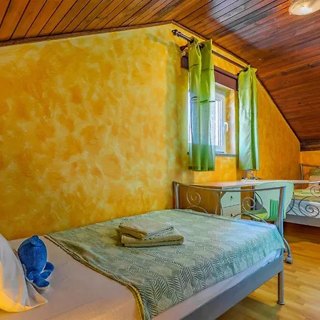 5 Bedroom Lovely In * Medulin