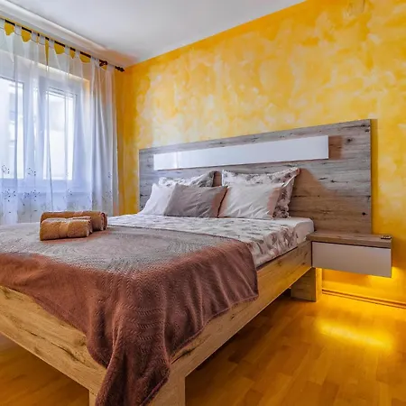 Apartment 5 Bedroom Lovely In