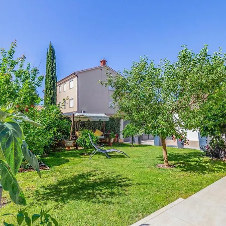 5 Bedroom Lovely In * Medulin