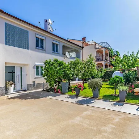 Apartment 5 Bedroom Lovely In